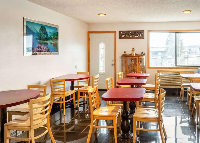 Econo Lodge Inn & Suites Madras