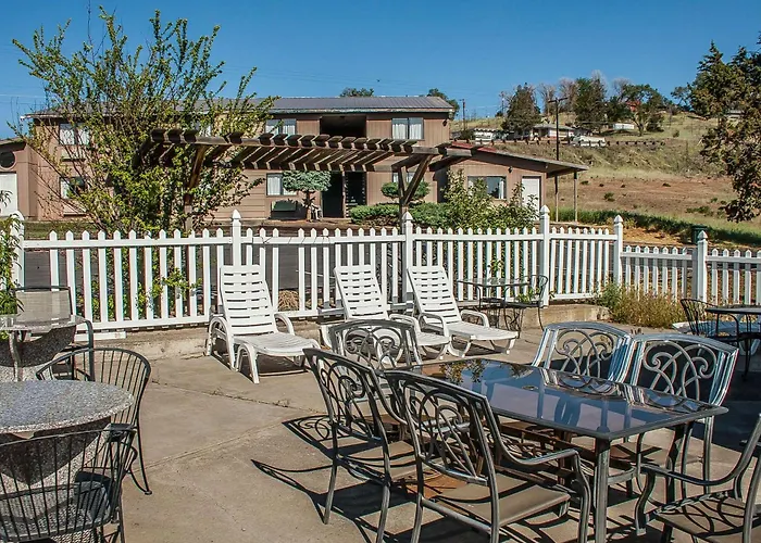 Econo Lodge Inn & Suites Madras