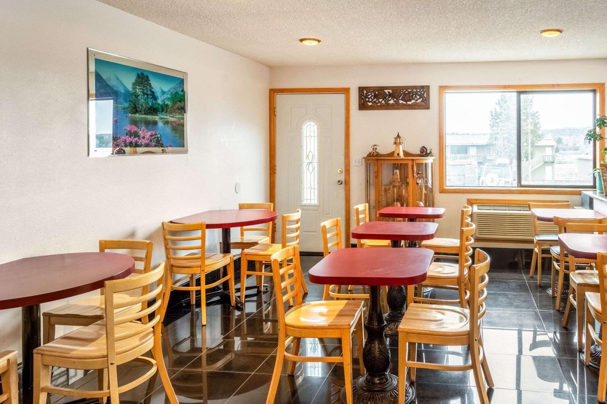 Hotel Econo &