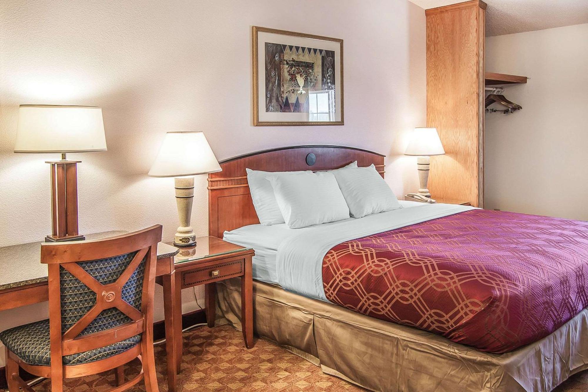 Hotel Econo &