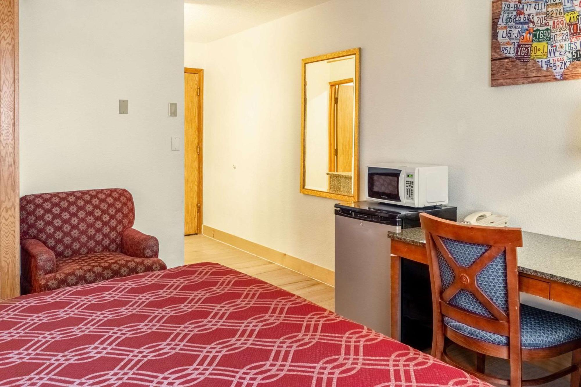 Econo & Hotel 2*